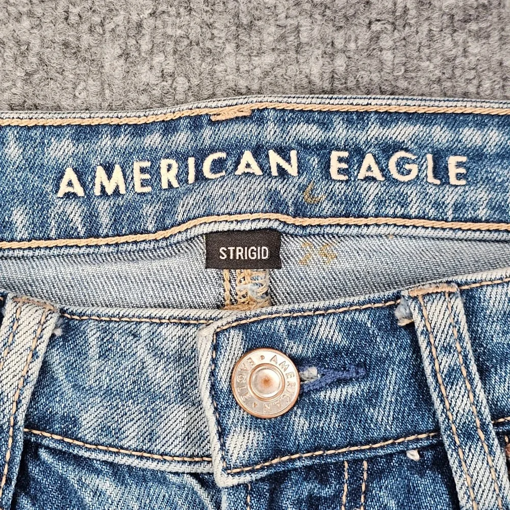 American Eagle Strigid Mom Jeans Womens 6 Short Distressed Ripped Crop Denim